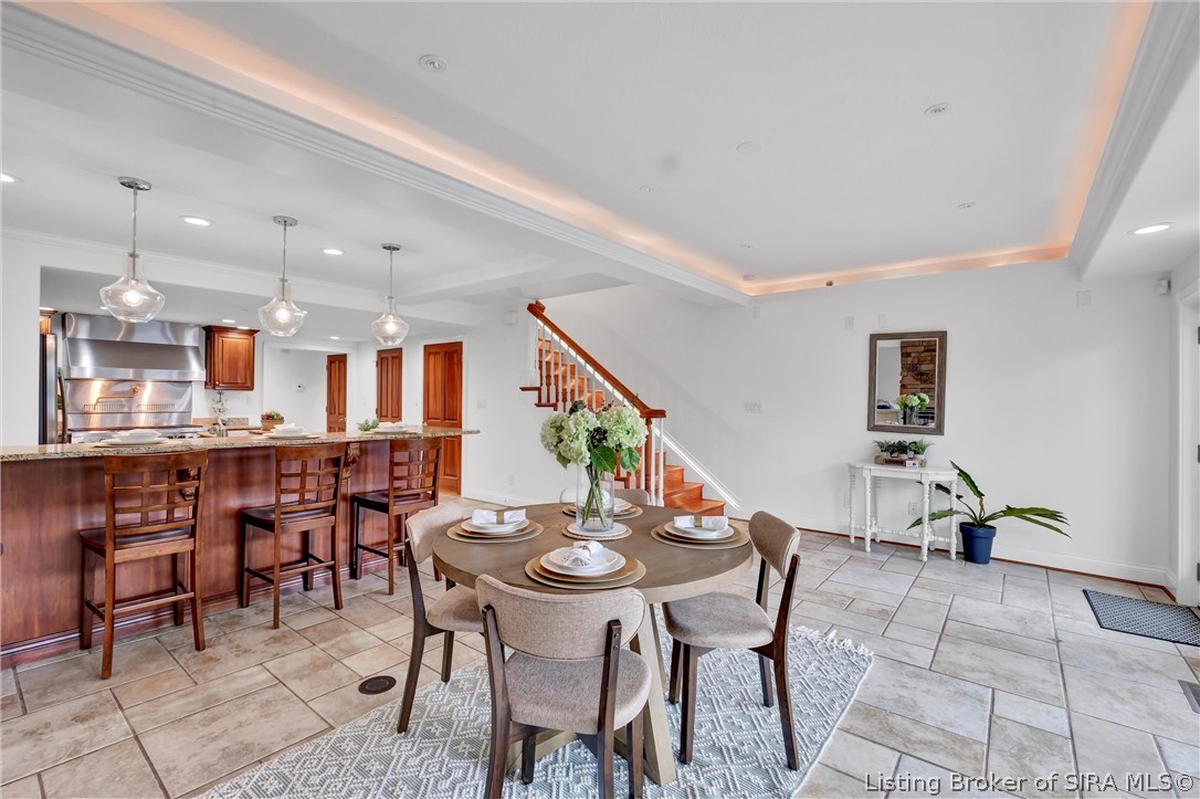 606 W Riverside Drive