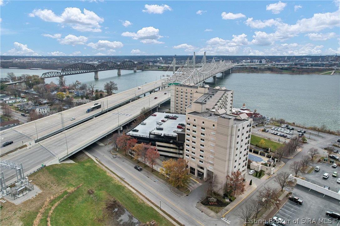 606 W Riverside Drive