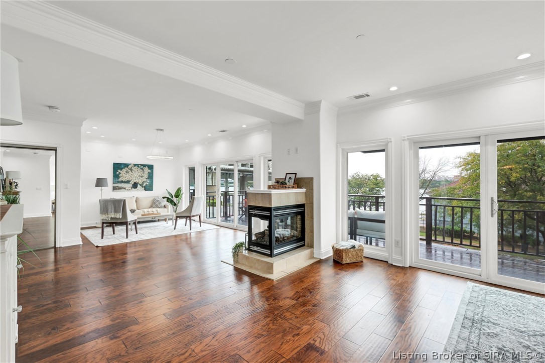 606 W Riverside Drive