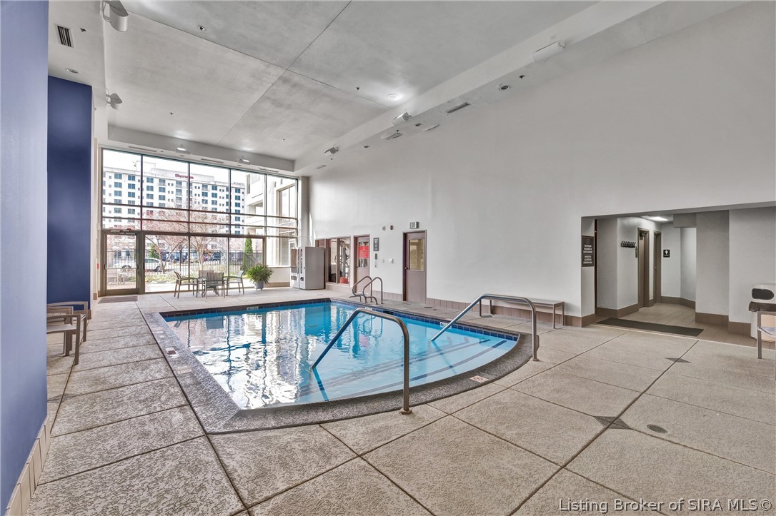 606 W Riverside Drive