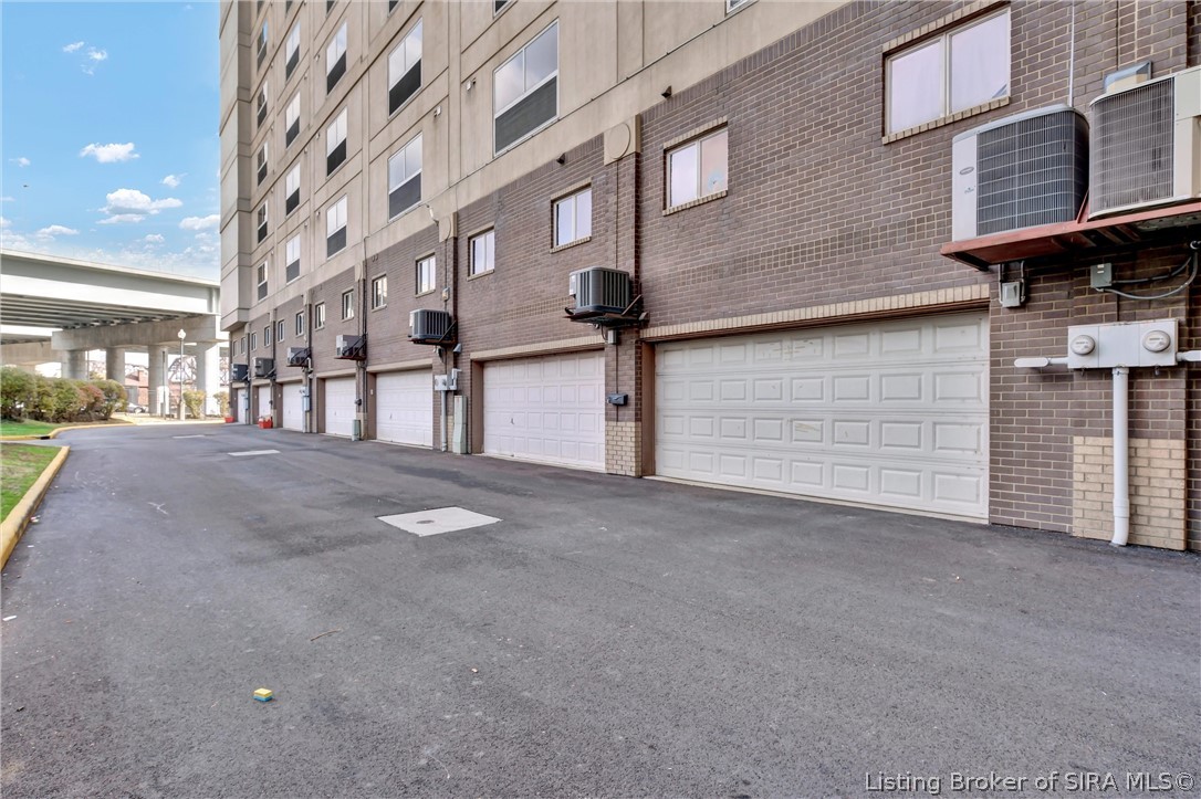 606 W Riverside Drive