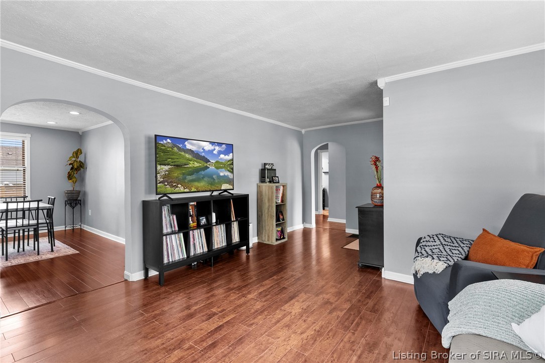 122 E Bowne Boulevard