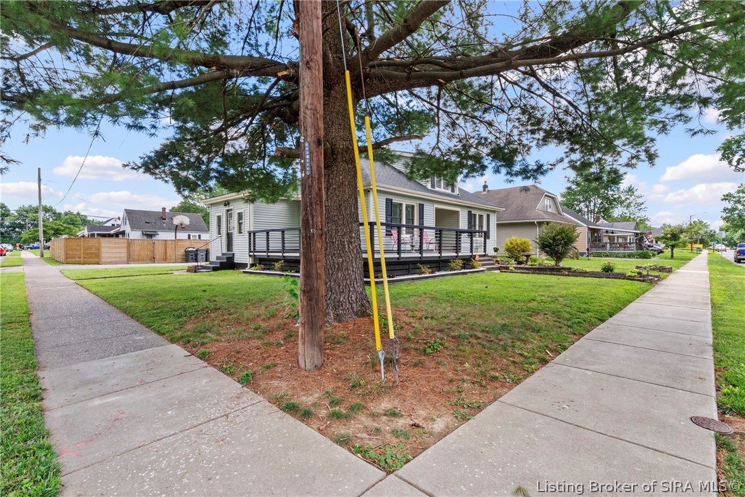 122 E Bowne Boulevard