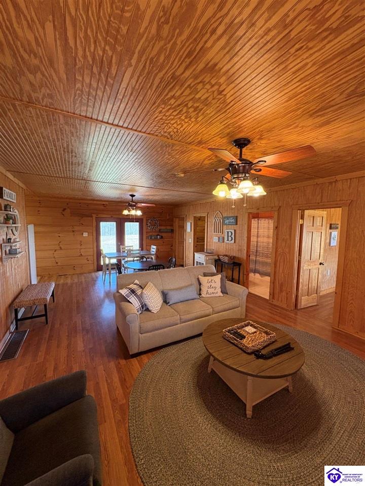 180 Tulip Lane