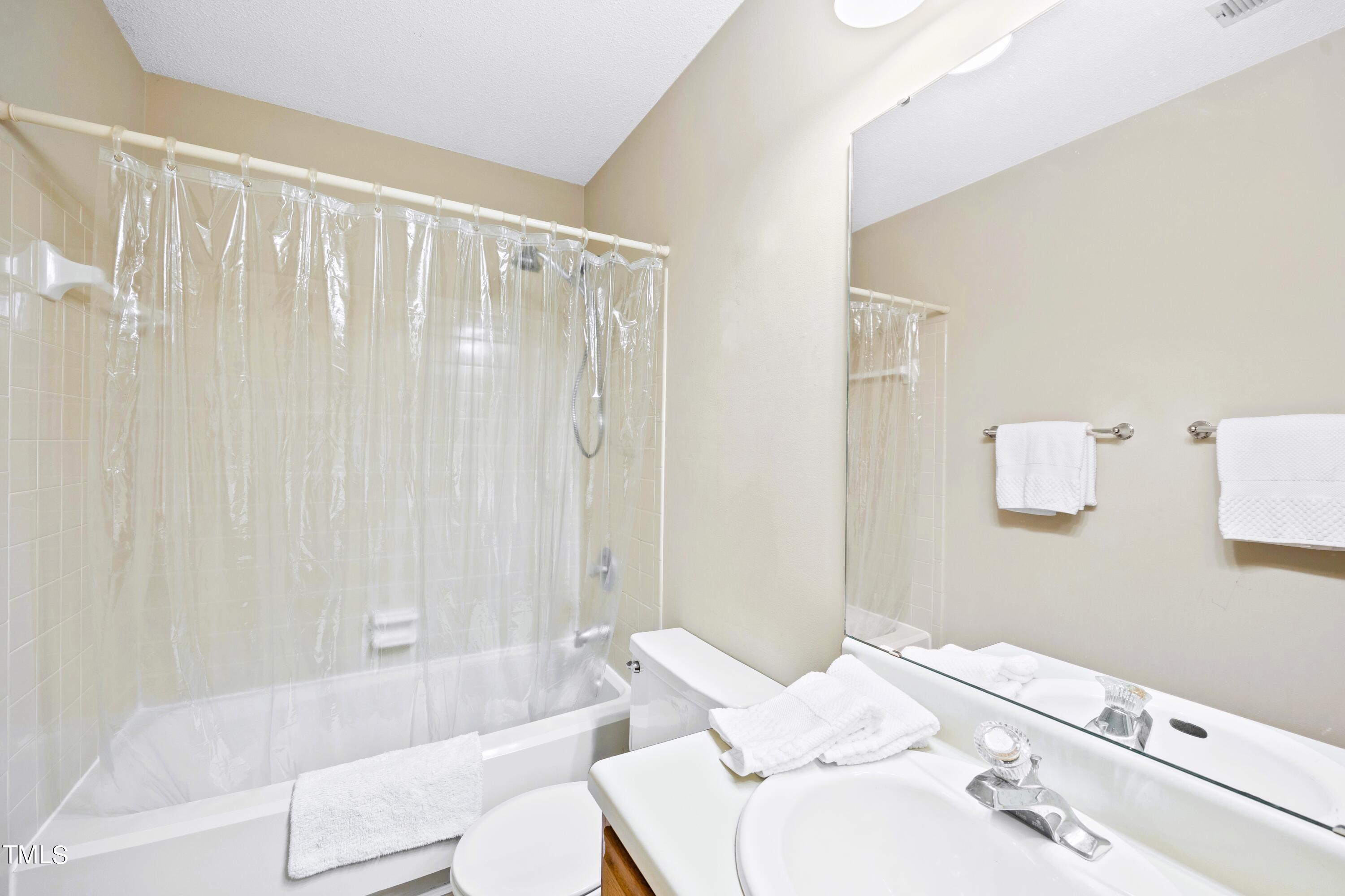 2109 Cedarbluff Court