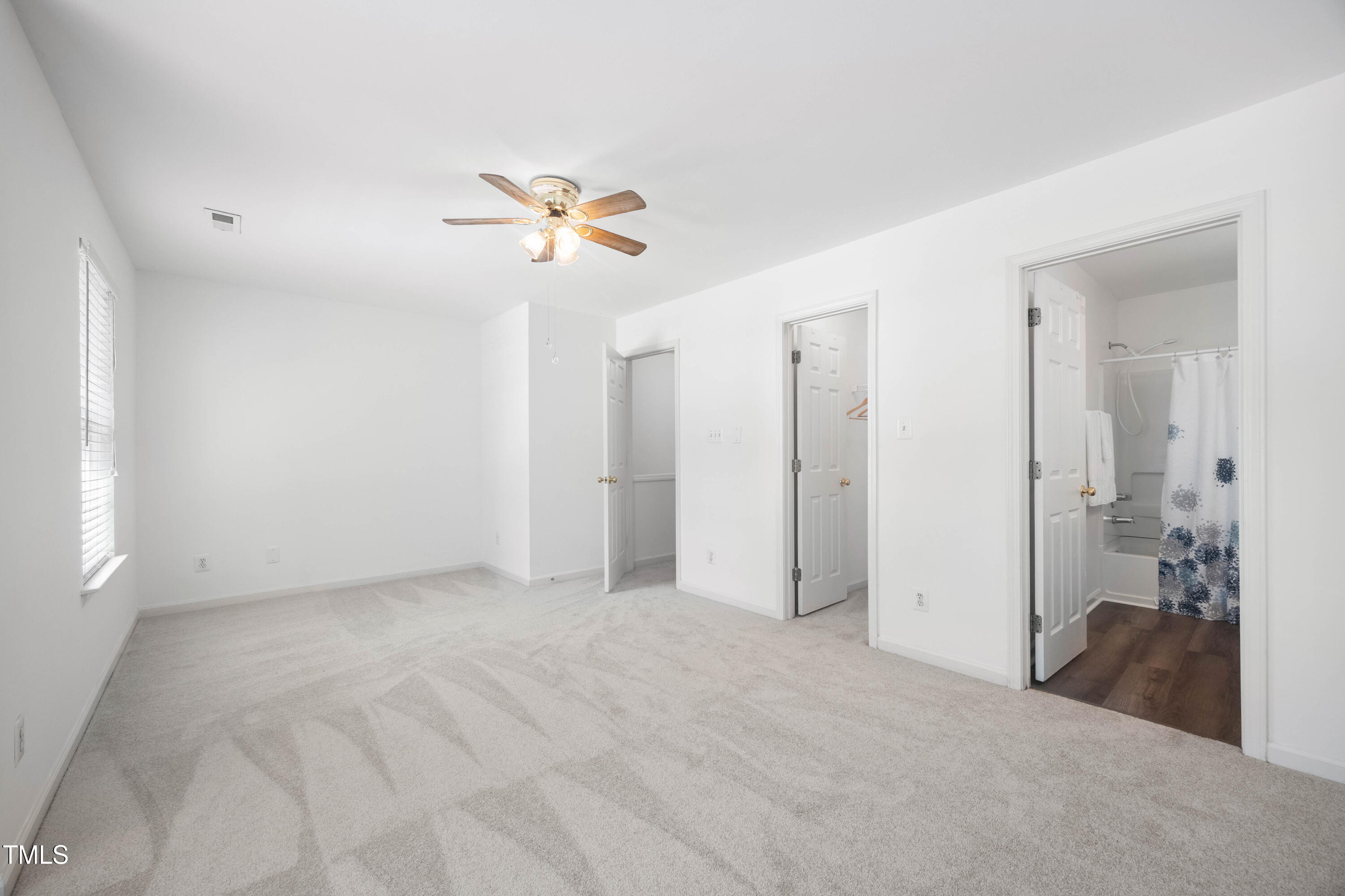 102 Climbing Ivy Court