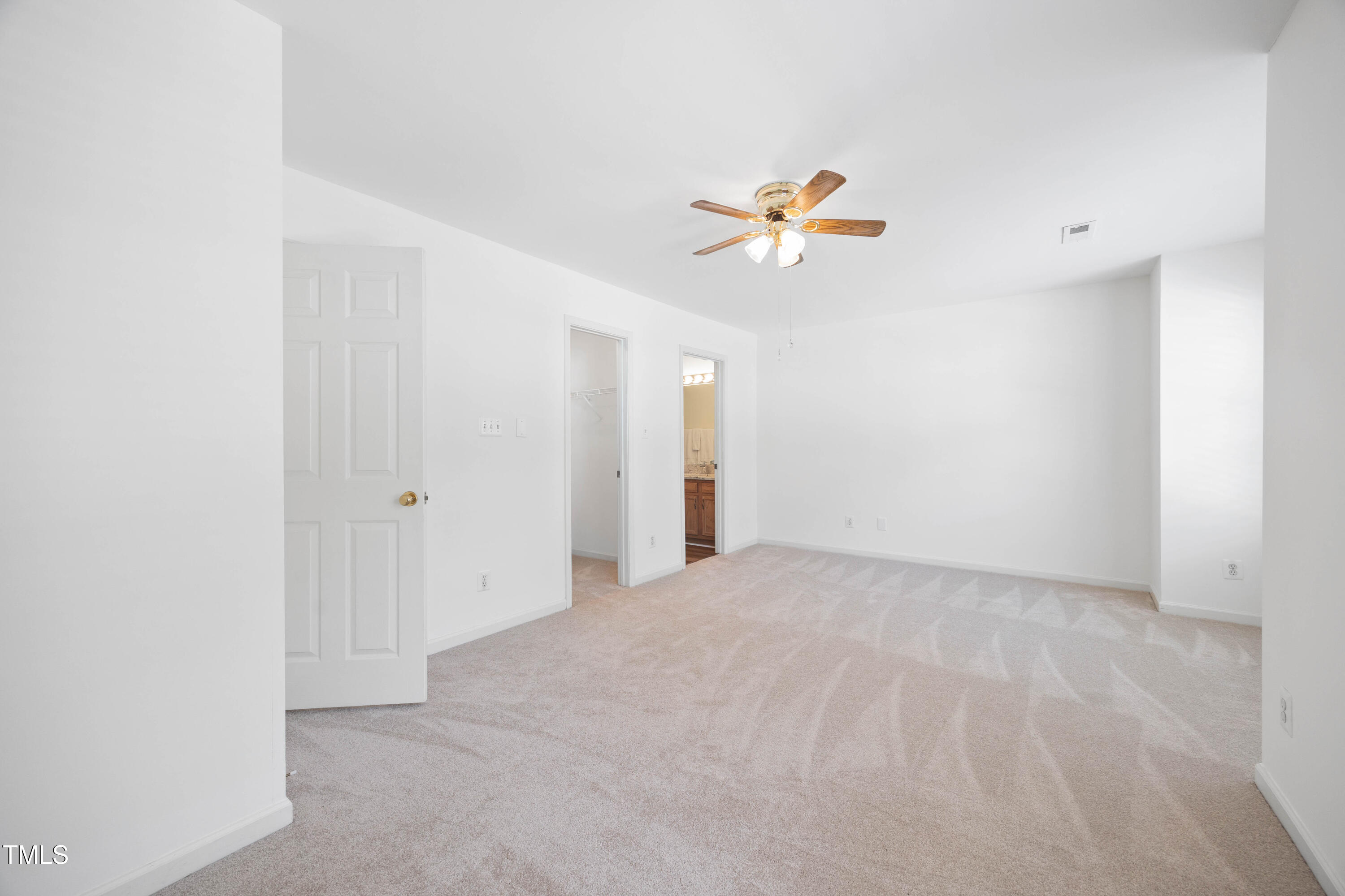 102 Climbing Ivy Court