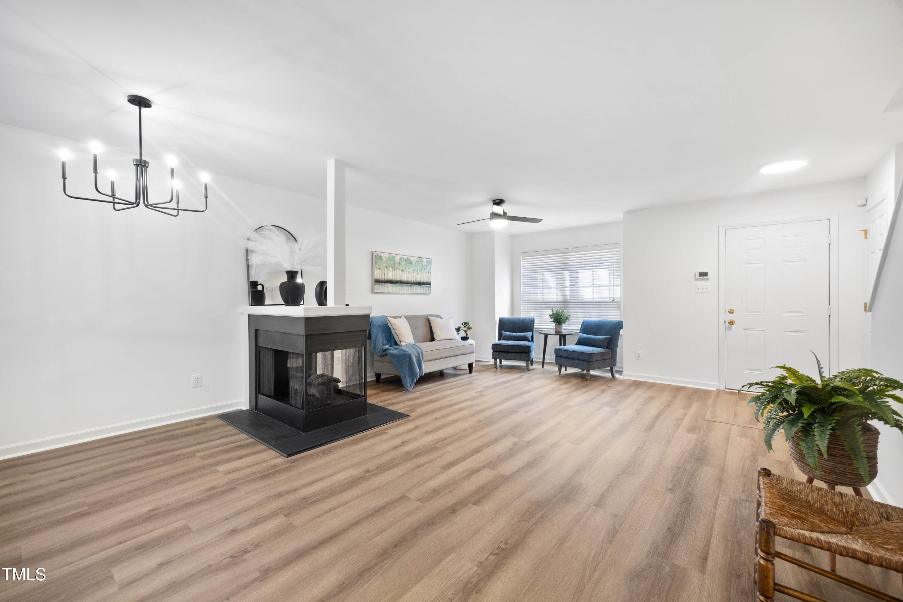 102 Climbing Ivy Court