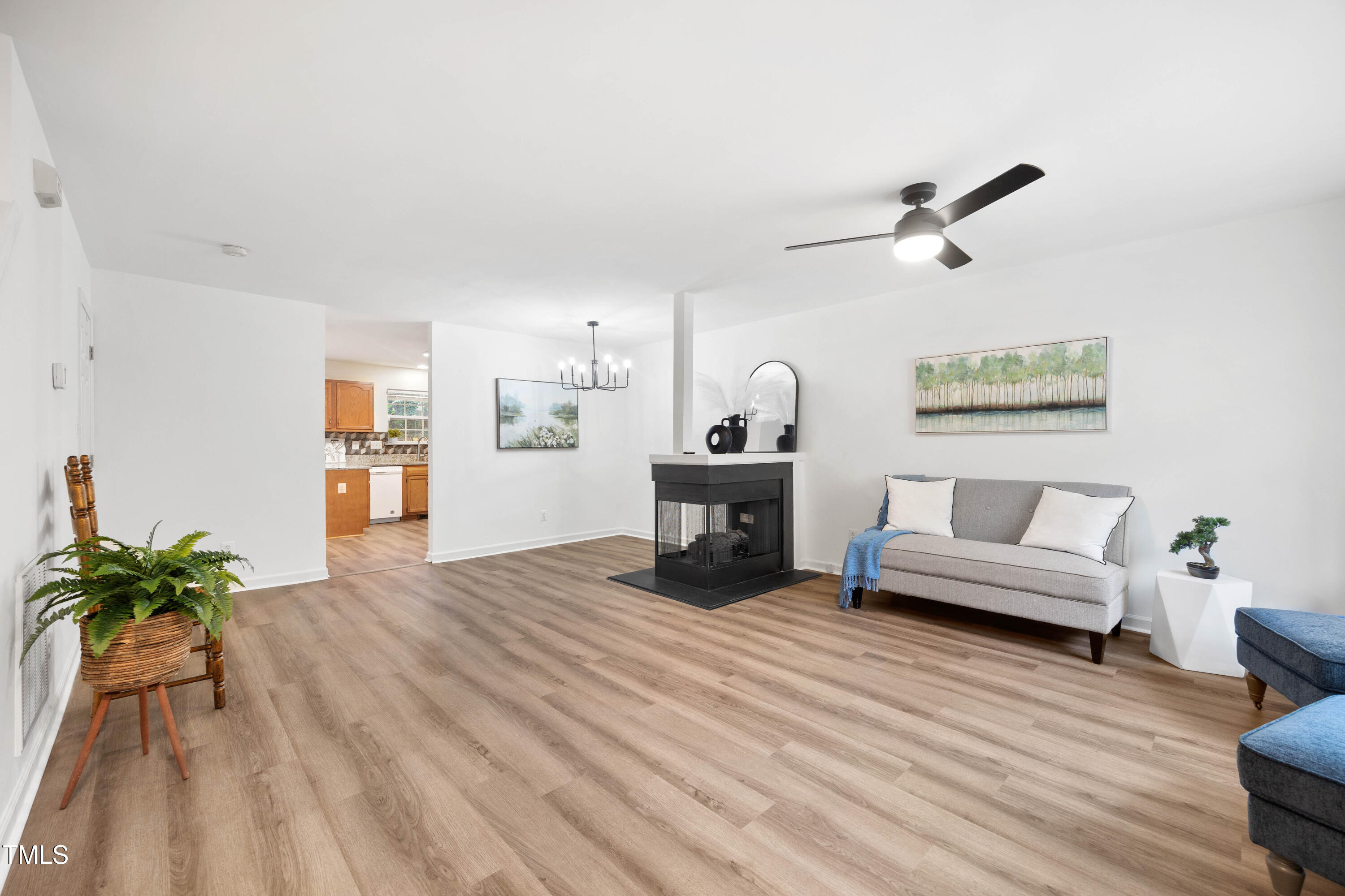 102 Climbing Ivy Court