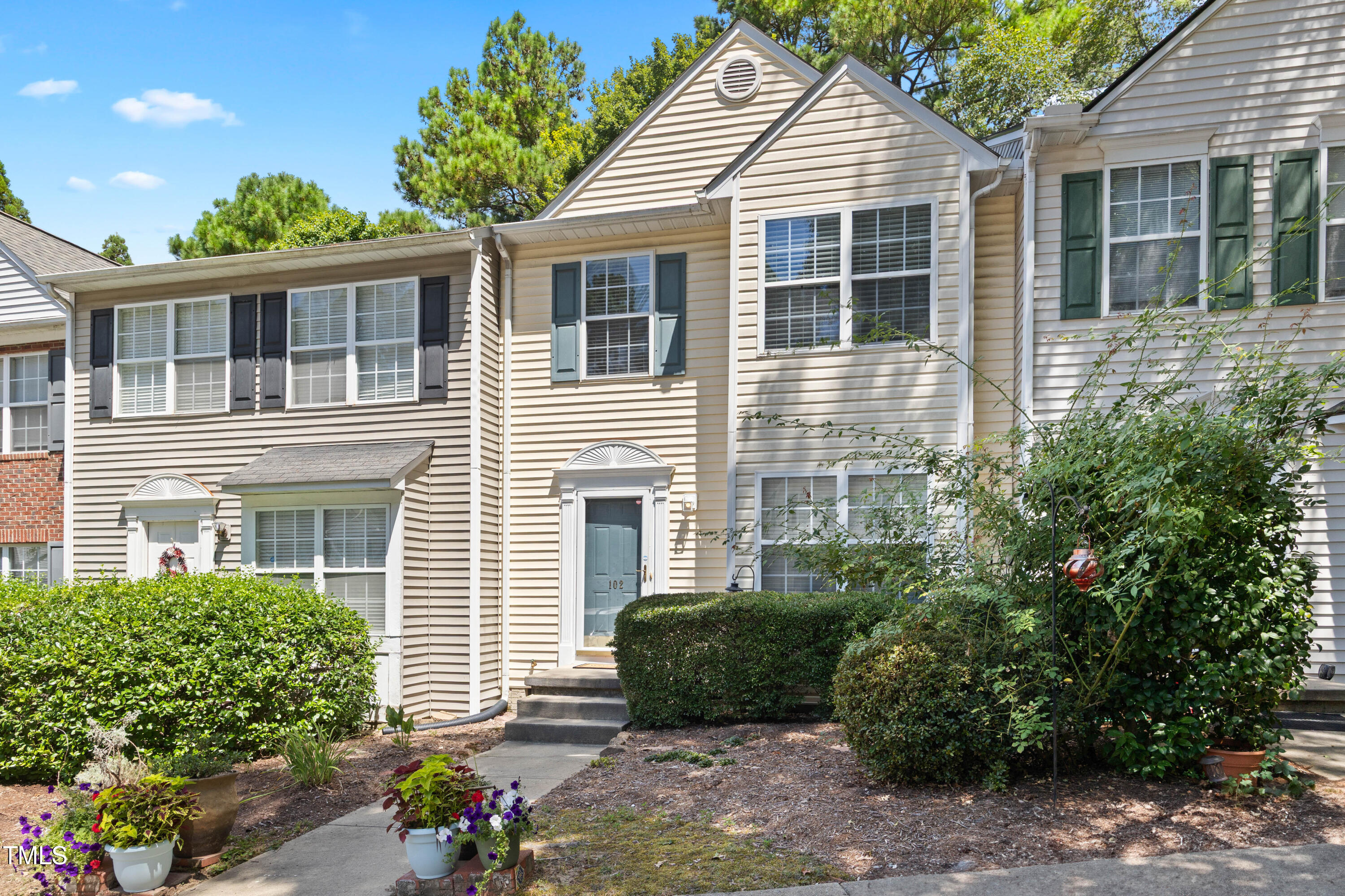 102 Climbing Ivy Court