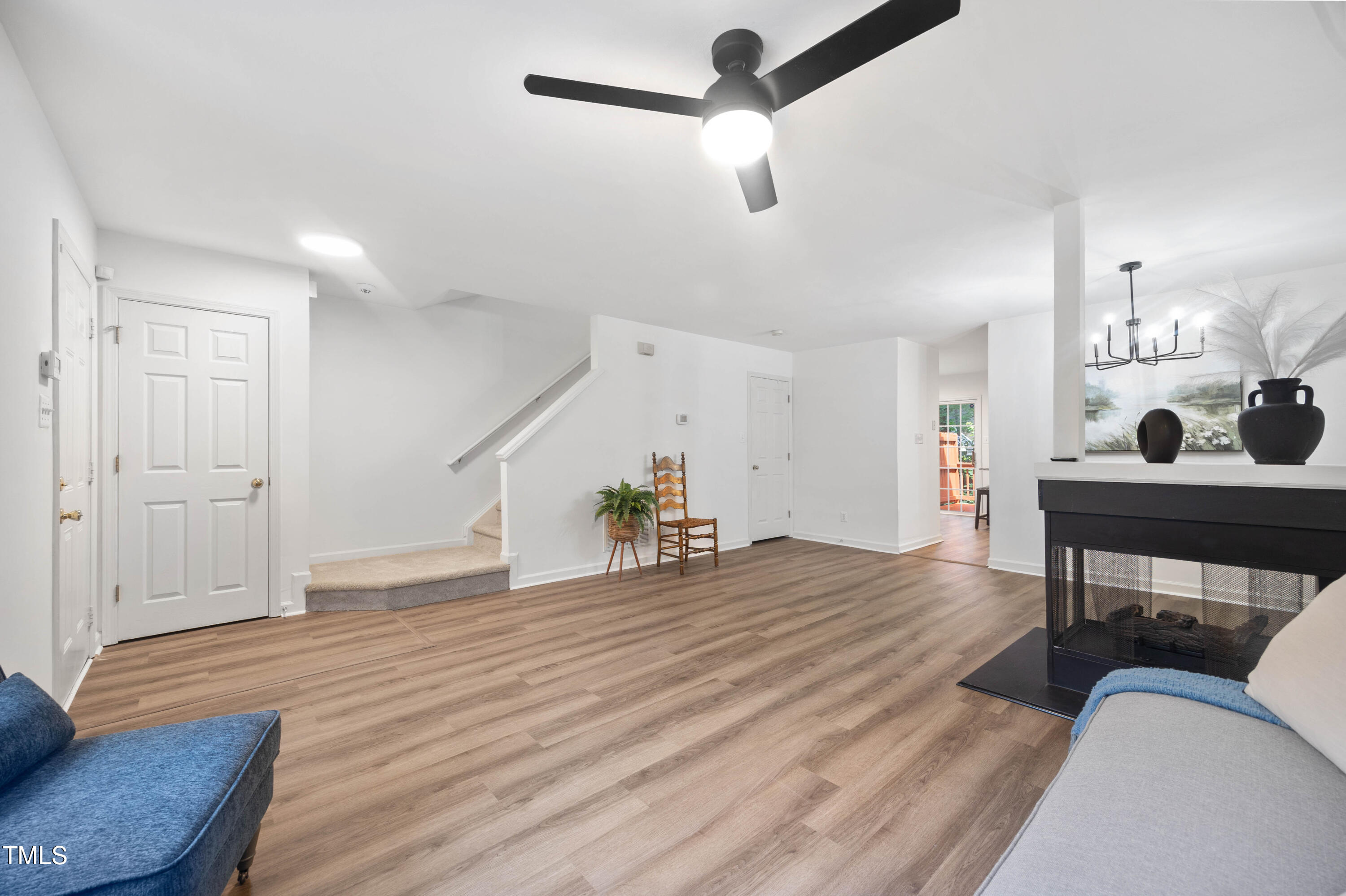 102 Climbing Ivy Court