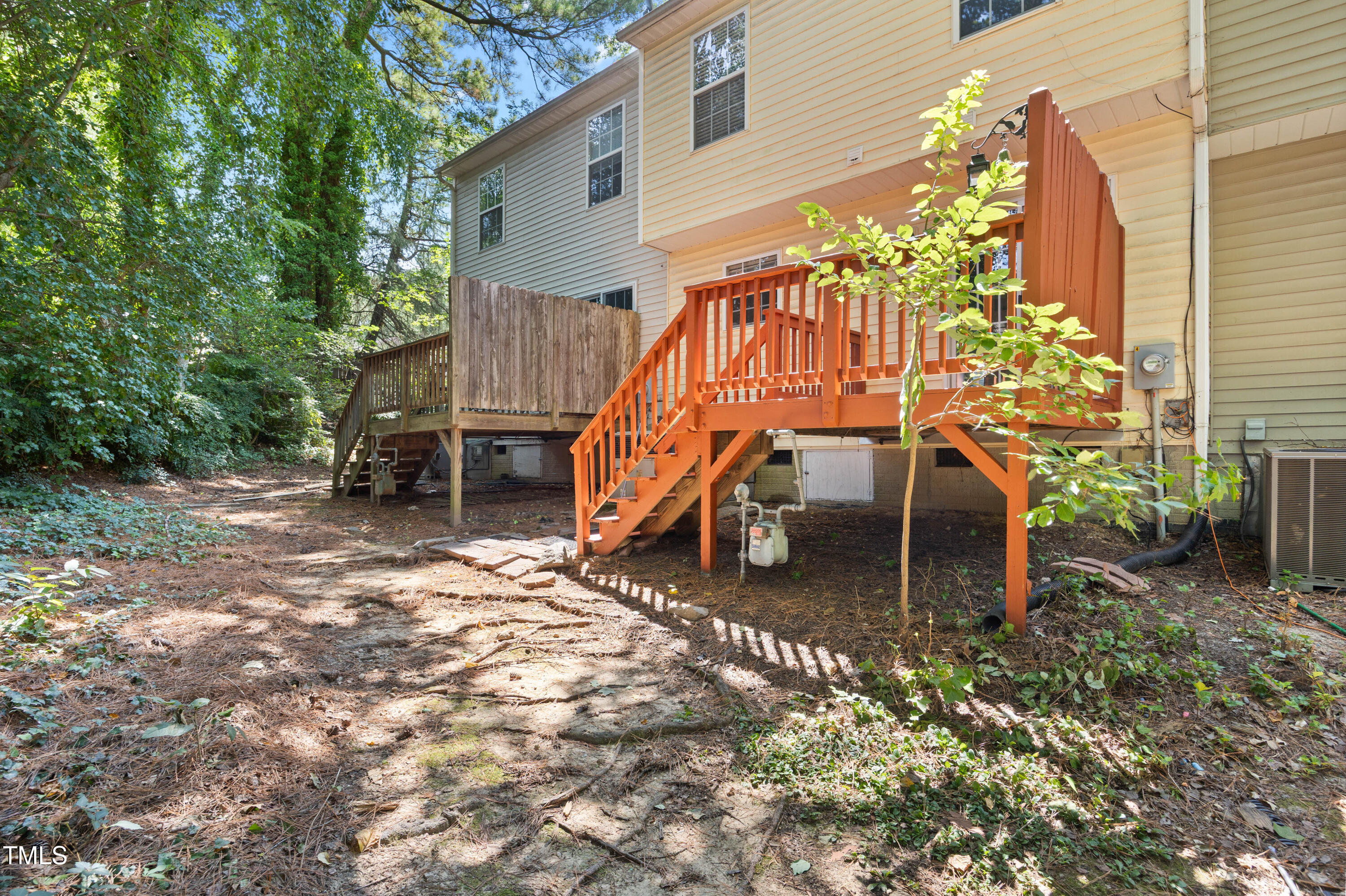 102 Climbing Ivy Court