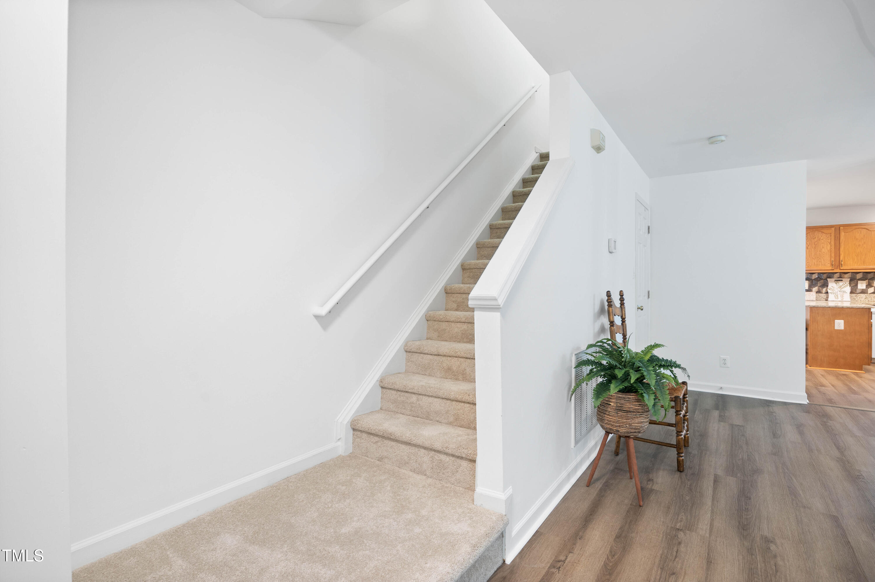 102 Climbing Ivy Court