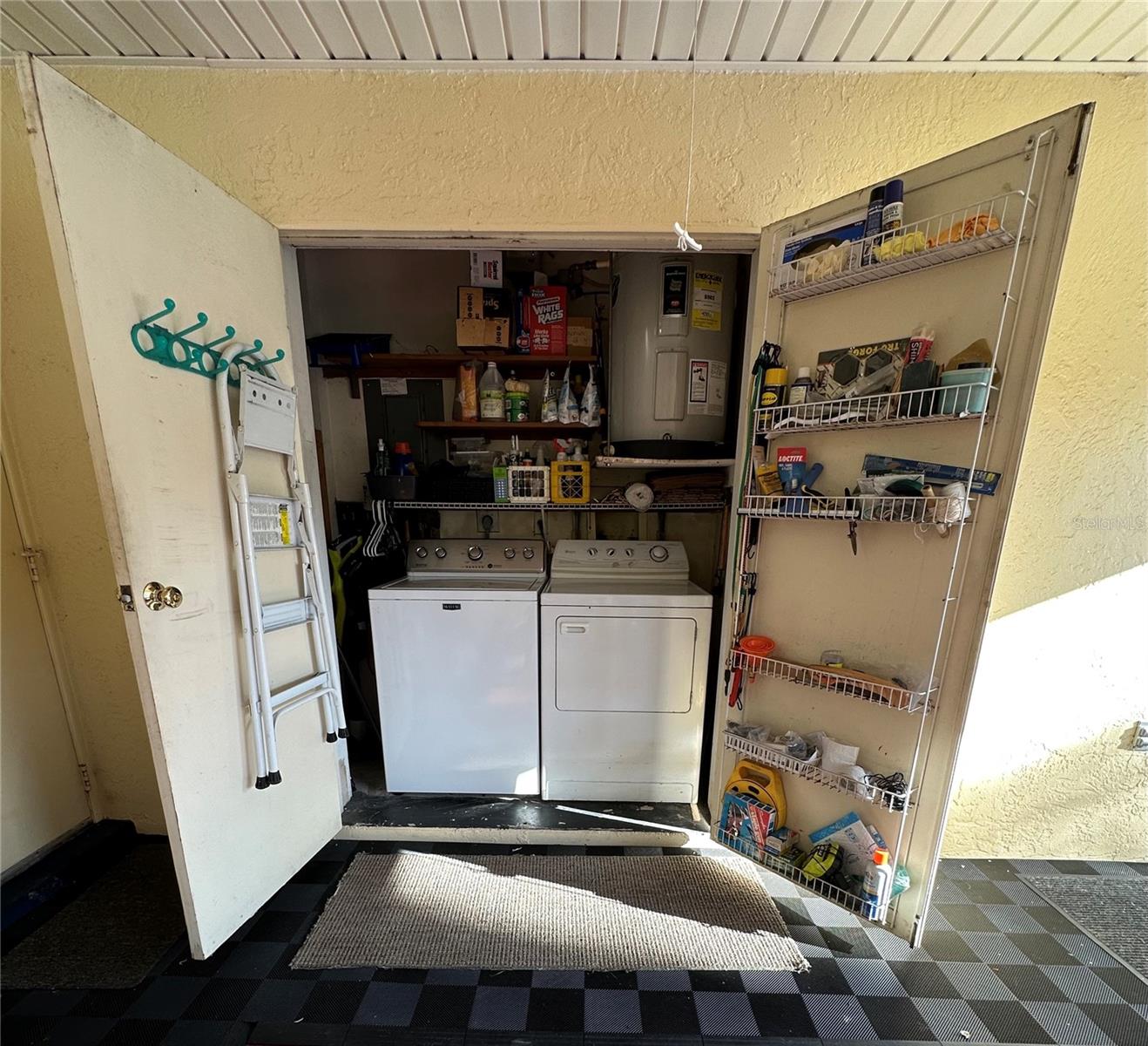 390 301 BLVD W #21A