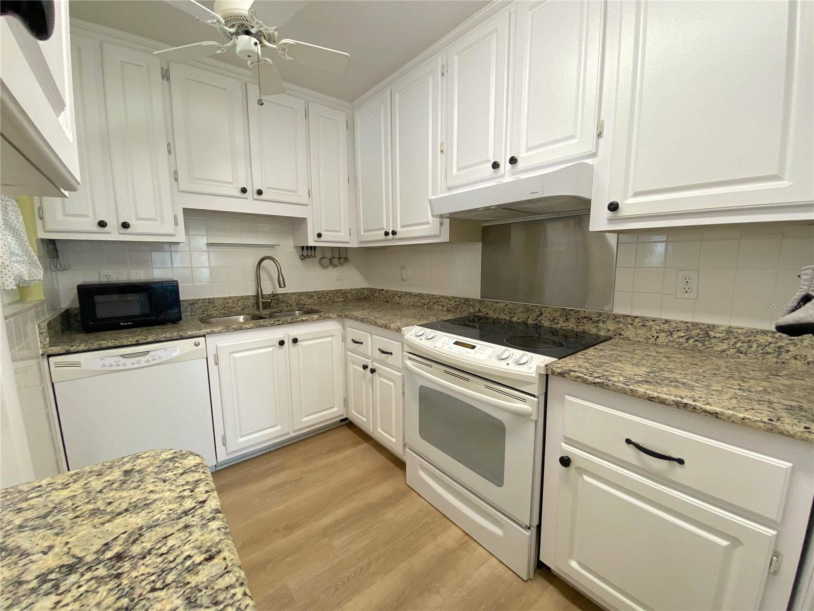 390 301 BLVD W #21A