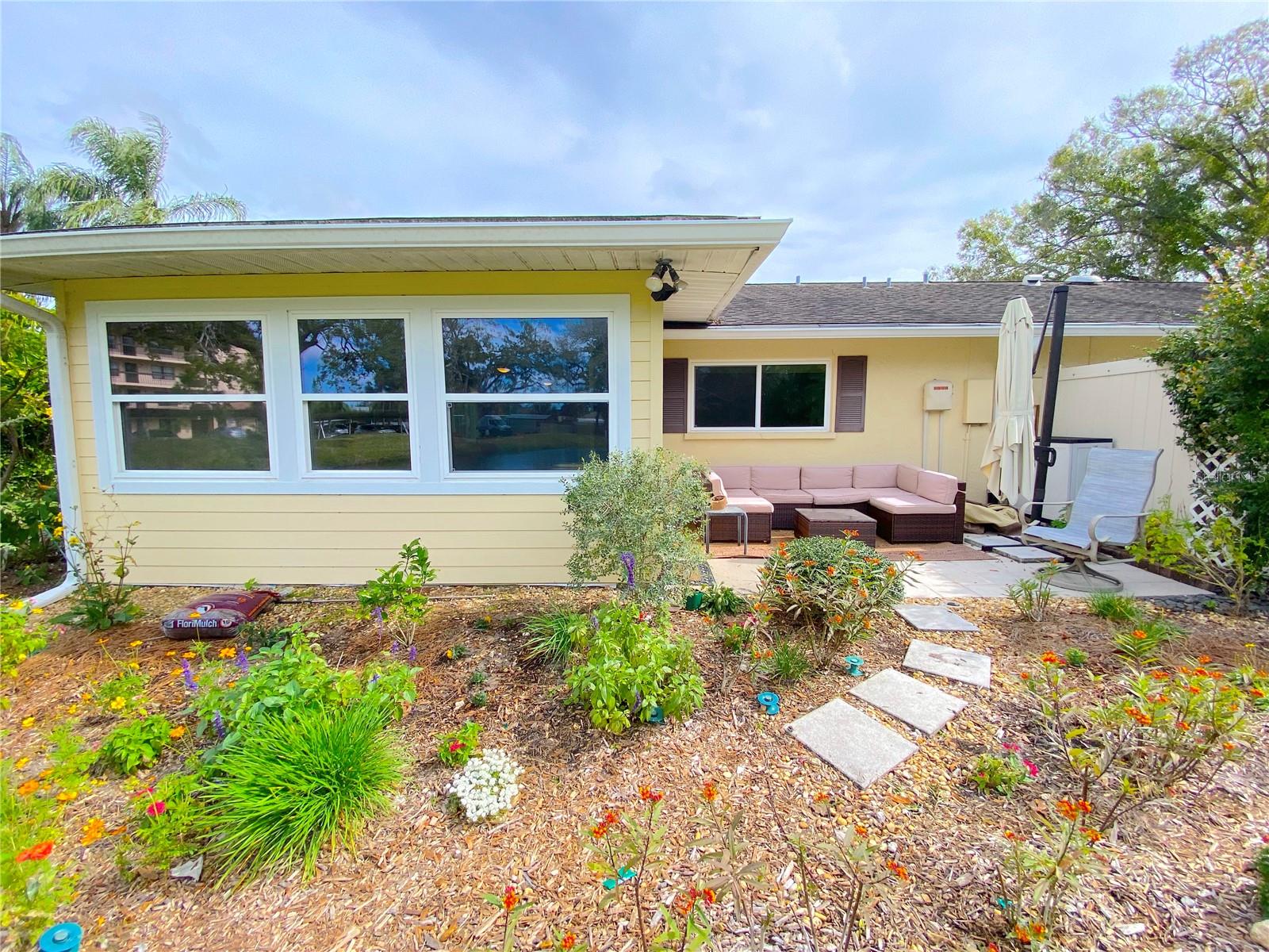 390 301 BLVD W #21A