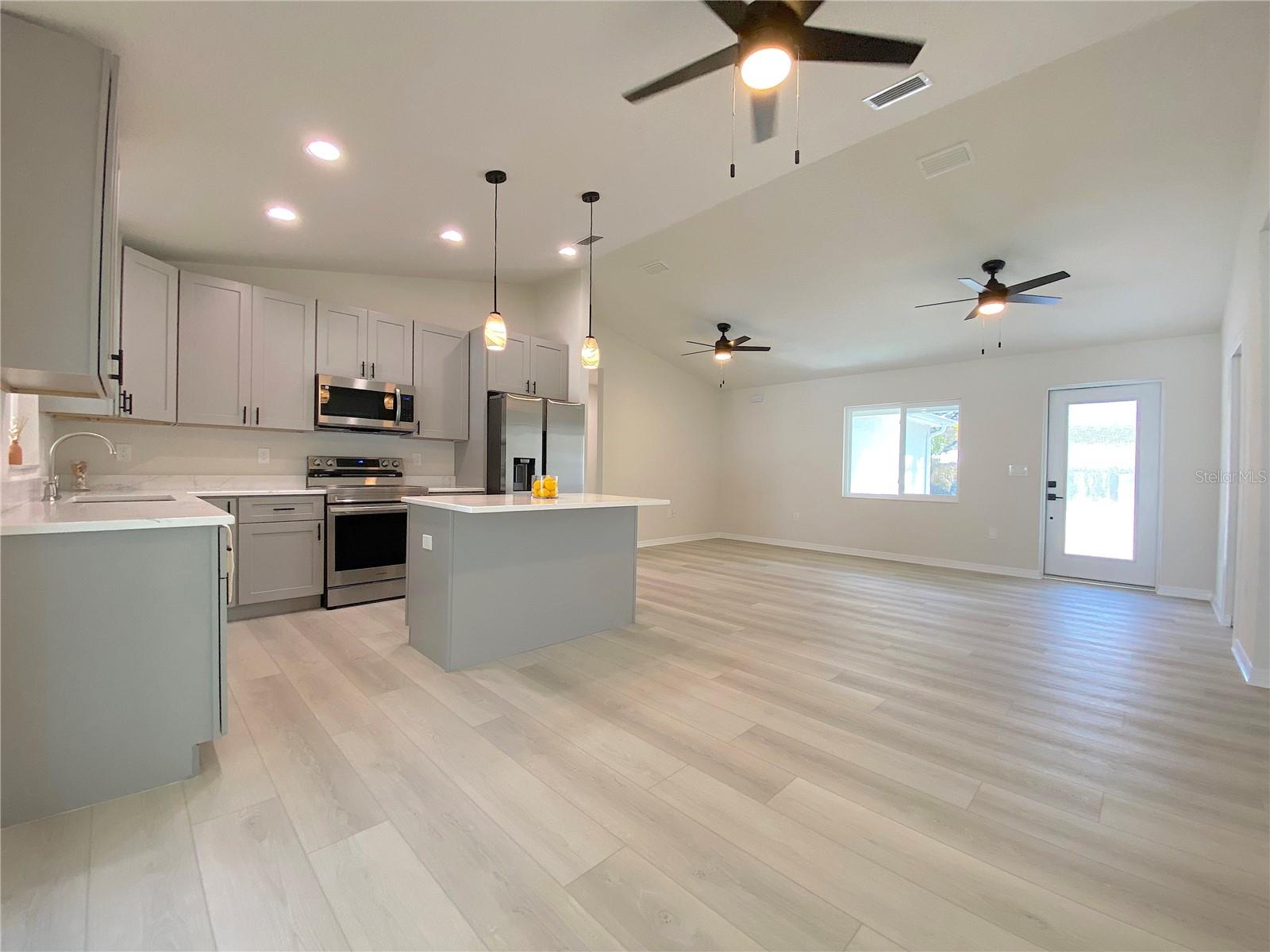 3887 HAWKEYE CIR
