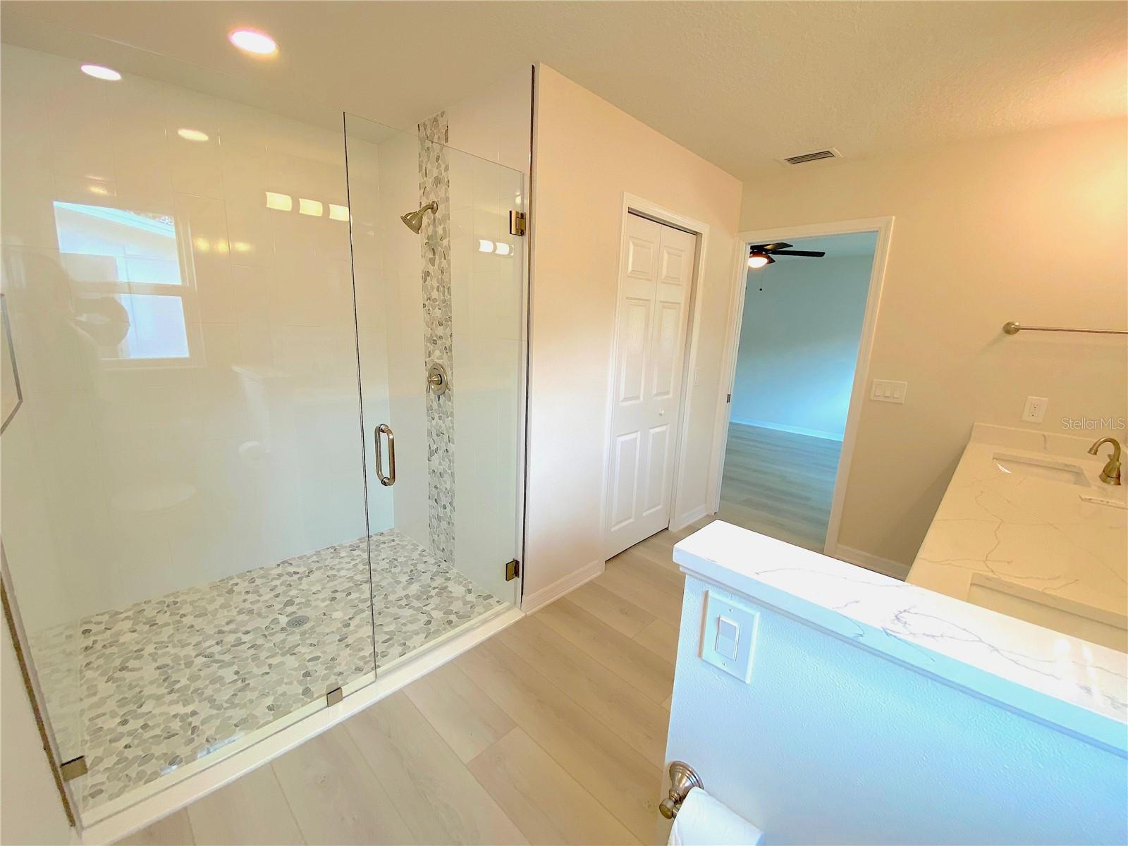3887 HAWKEYE CIR