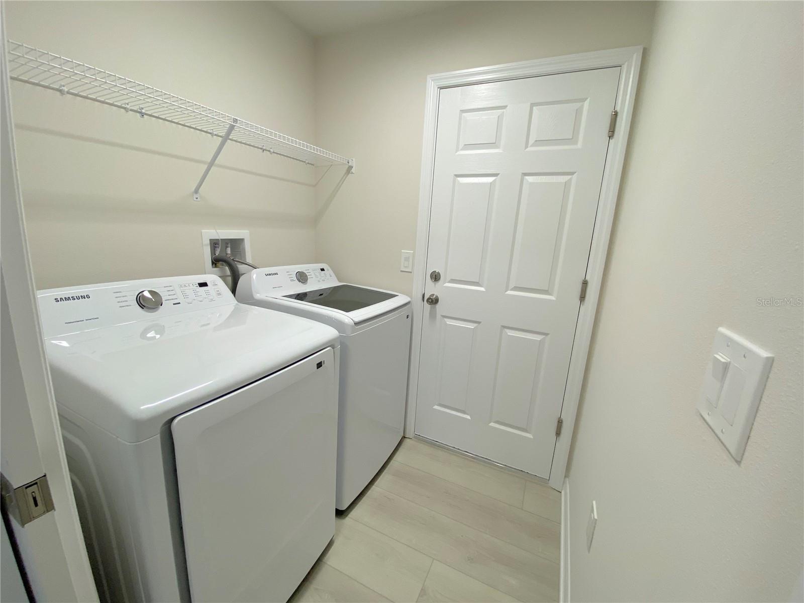 3887 HAWKEYE CIR