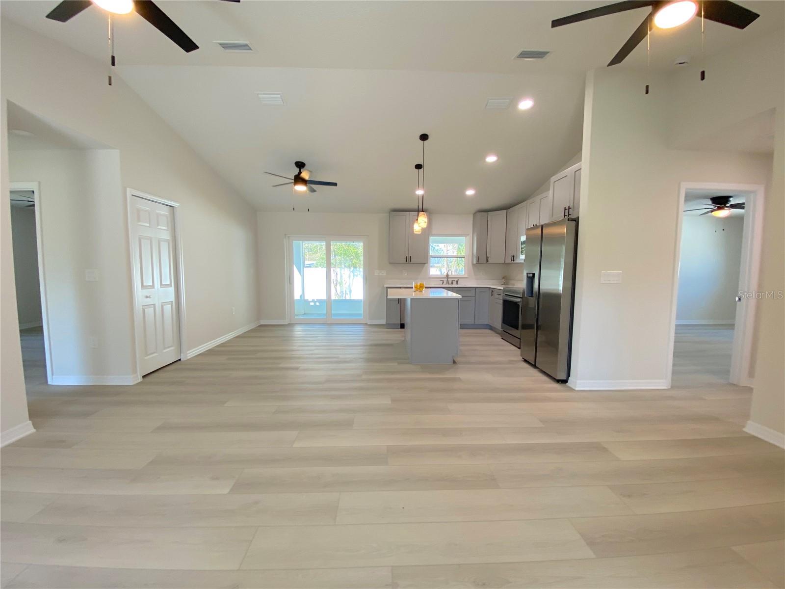 3887 HAWKEYE CIR