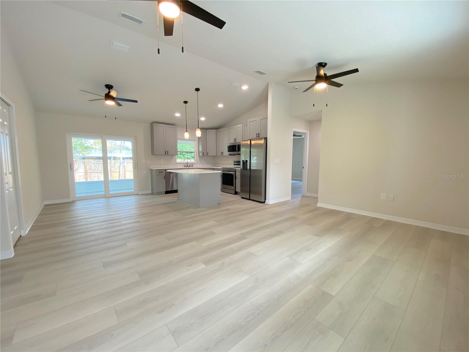 3887 HAWKEYE CIR
