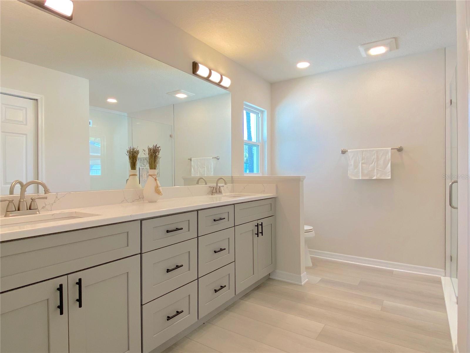 3887 HAWKEYE CIR