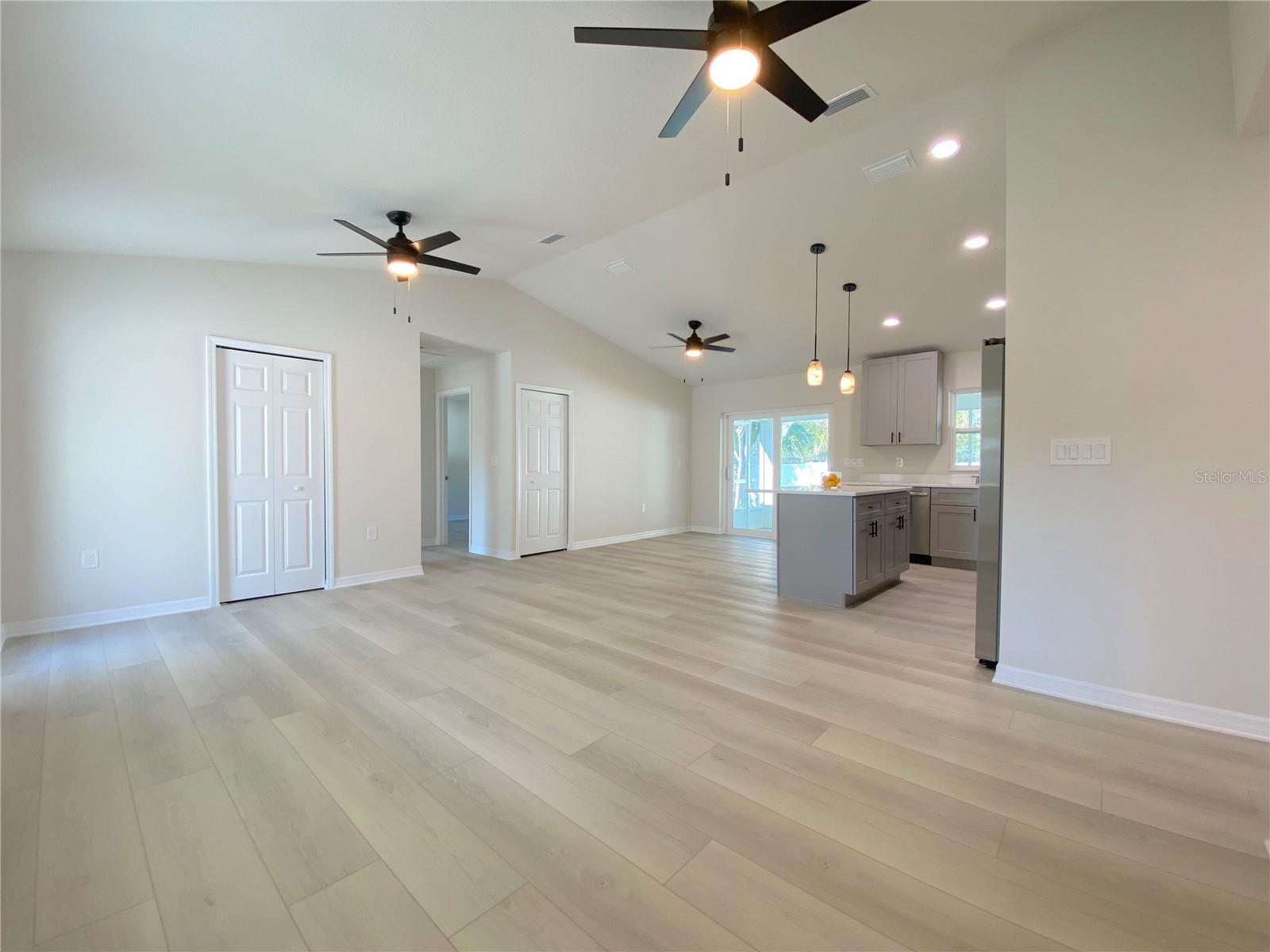 3887 HAWKEYE CIR