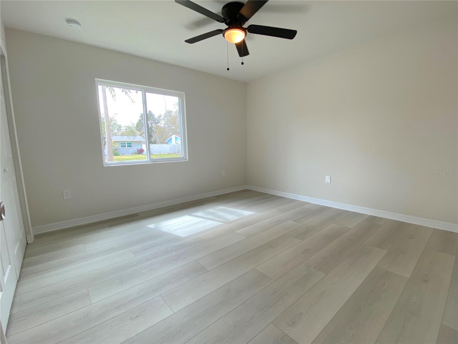 3887 HAWKEYE CIR
