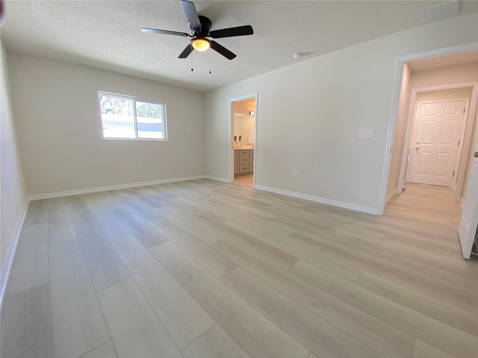 3887 HAWKEYE CIR