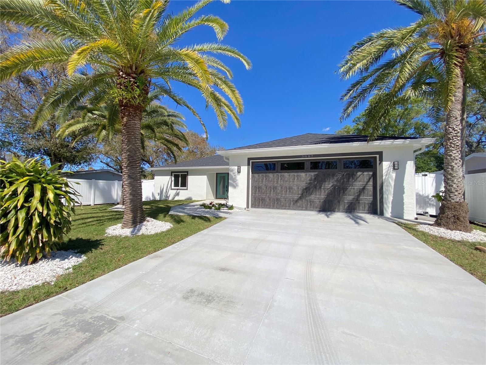 3887 HAWKEYE CIR