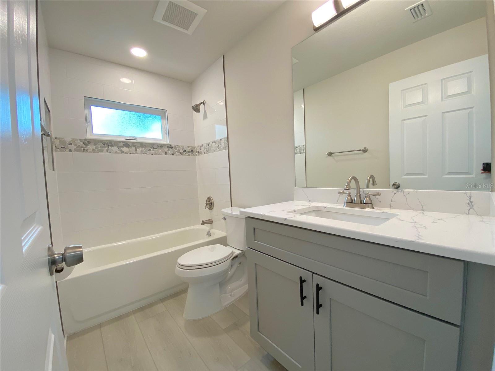 3887 HAWKEYE CIR