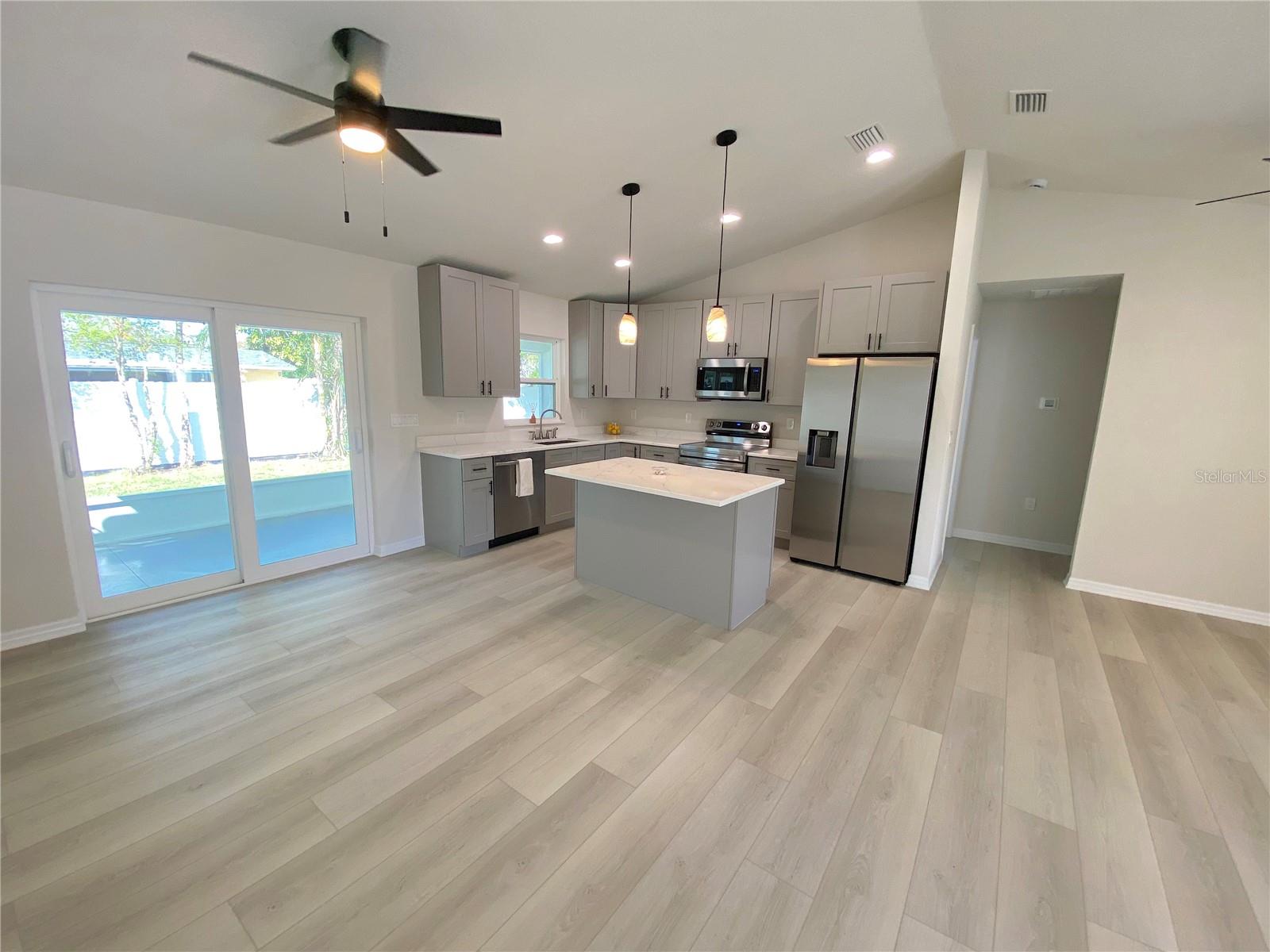 3887 HAWKEYE CIR