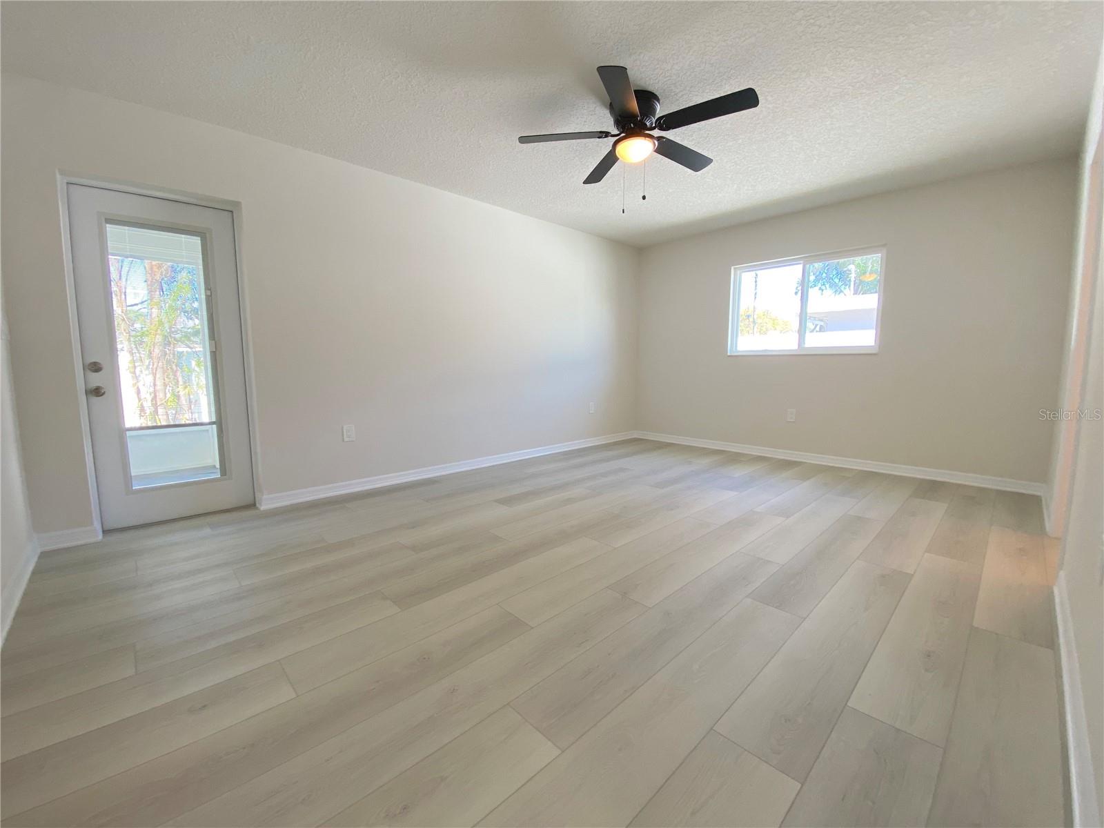 3887 HAWKEYE CIR