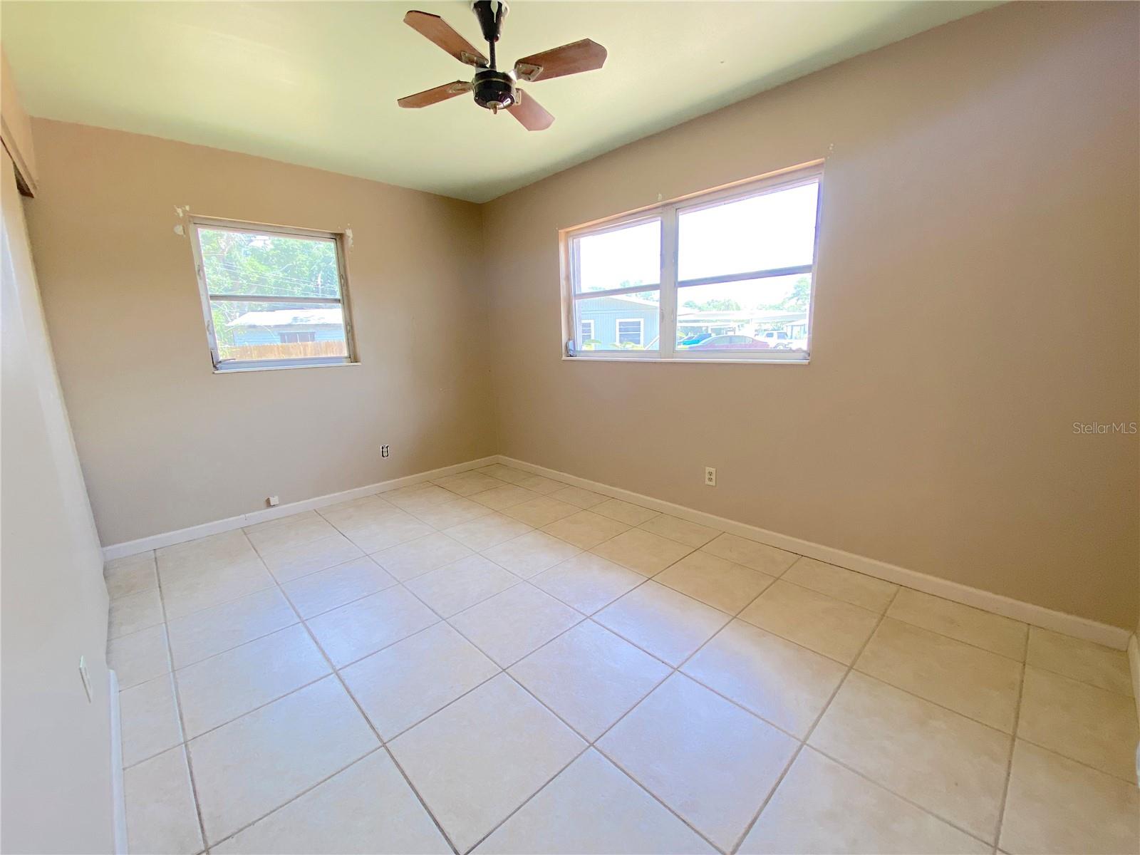 3864 HAWKEYE CIR
