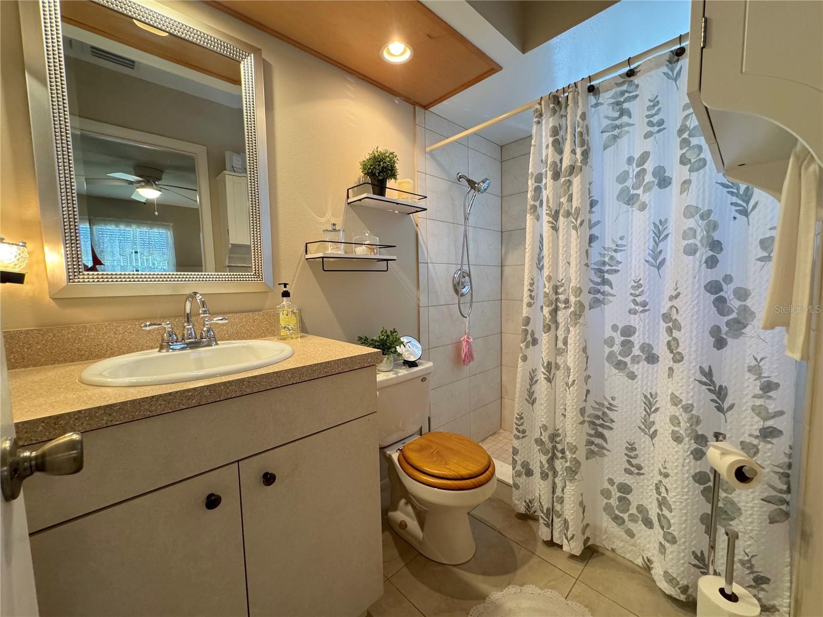 452 N JEFFERSON AVE #117