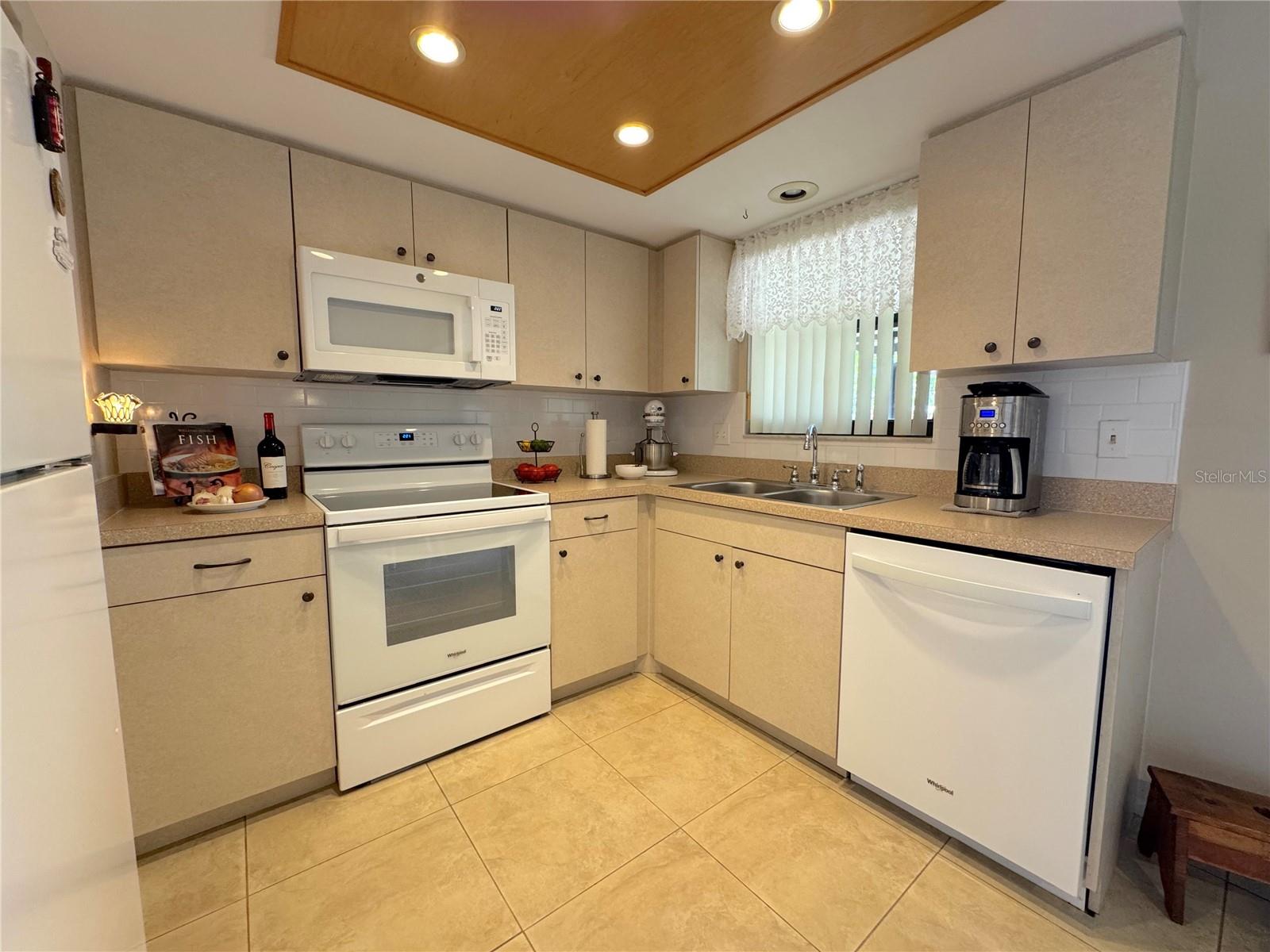 452 N JEFFERSON AVE #117