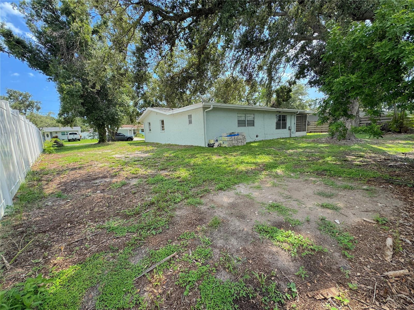 3883 HAWKEYE CIR