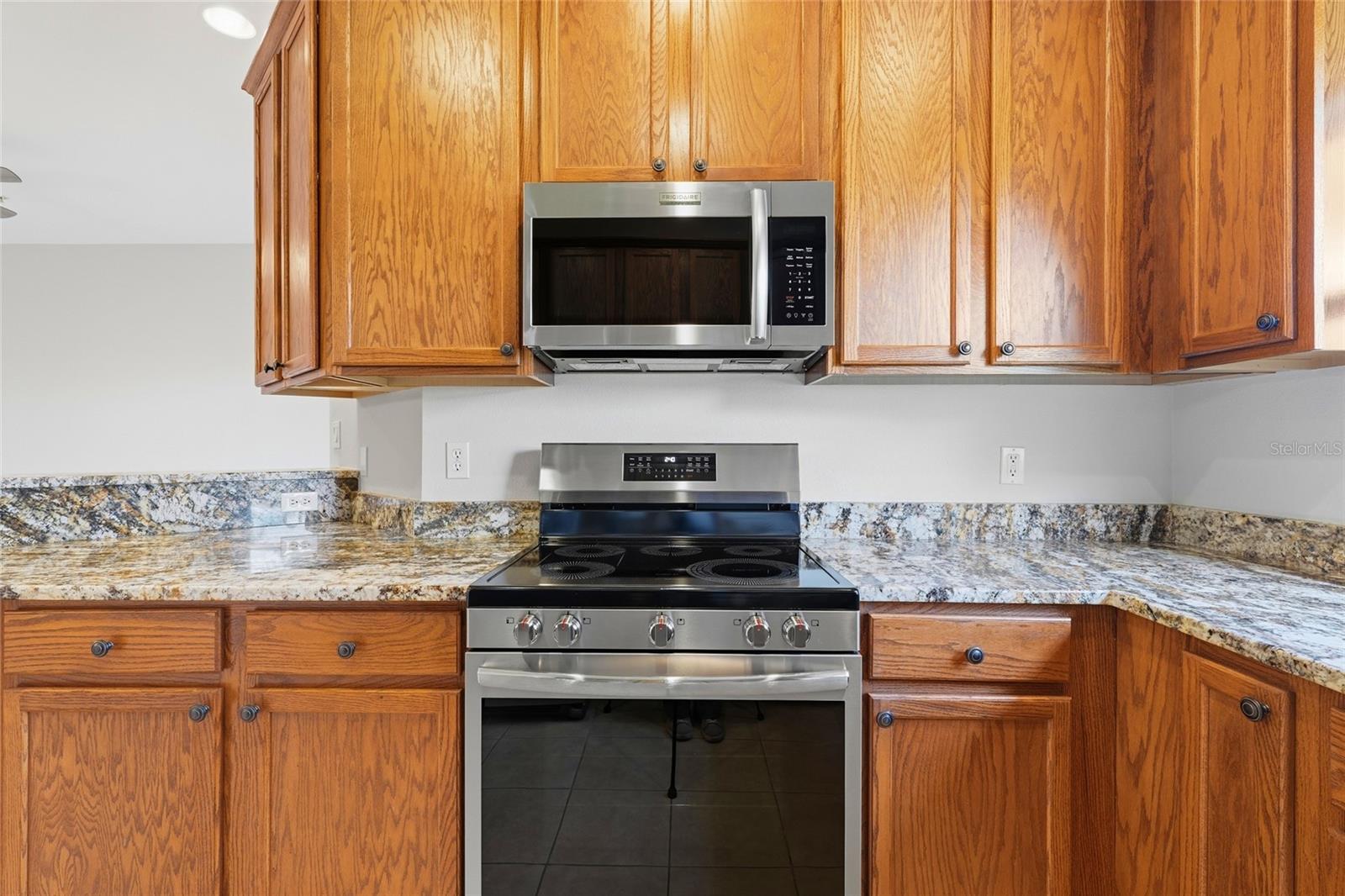 1386 GRANTHAM DR