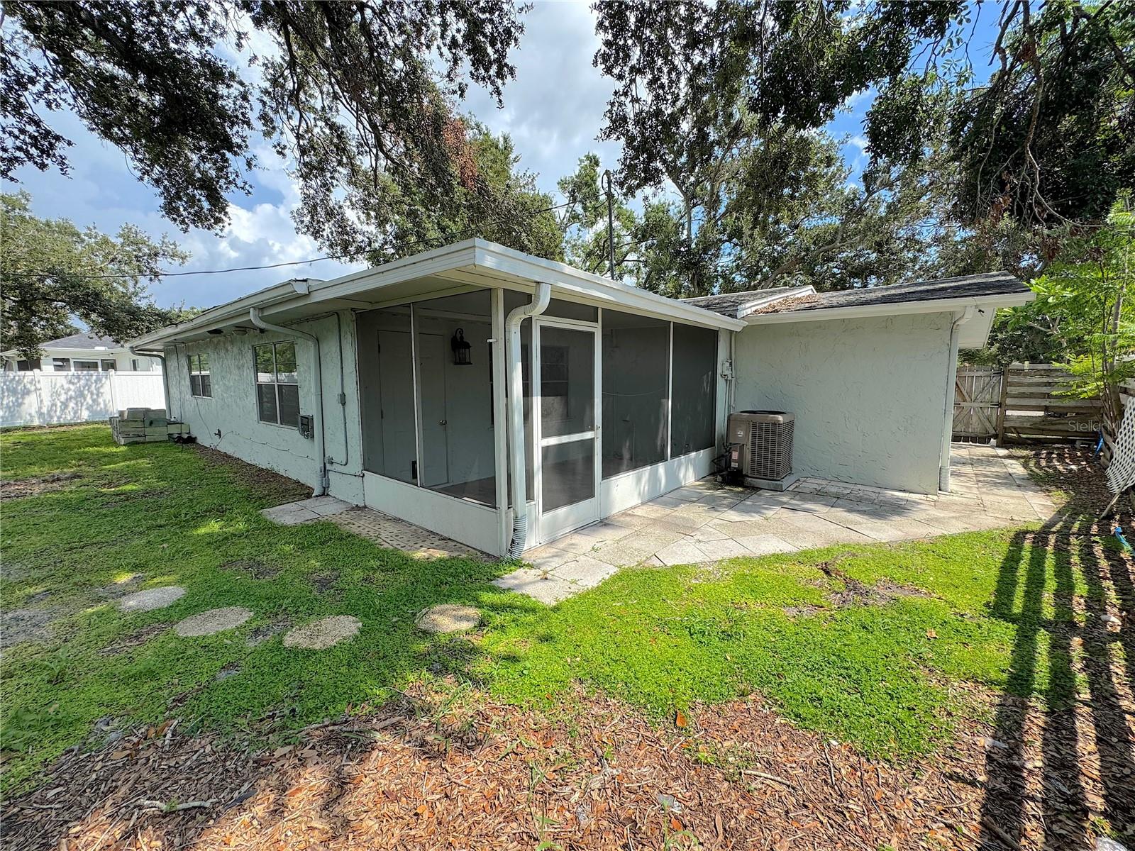3883 HAWKEYE CIR