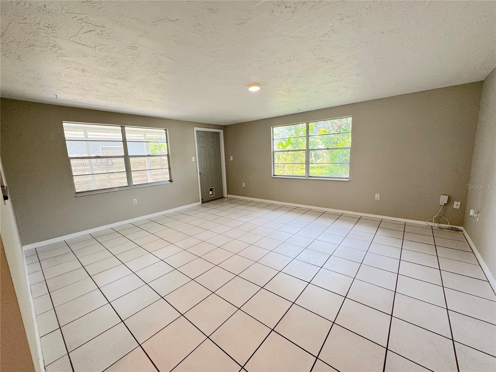 3883 HAWKEYE CIR