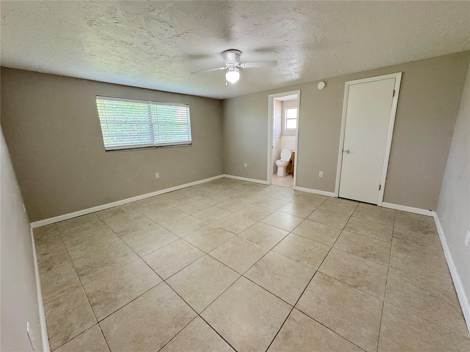 3883 HAWKEYE CIR