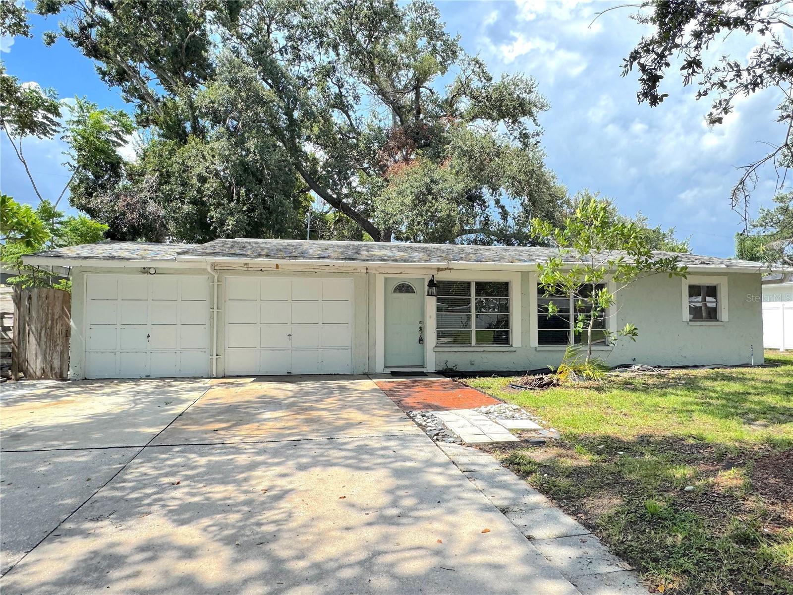 3883 HAWKEYE CIR