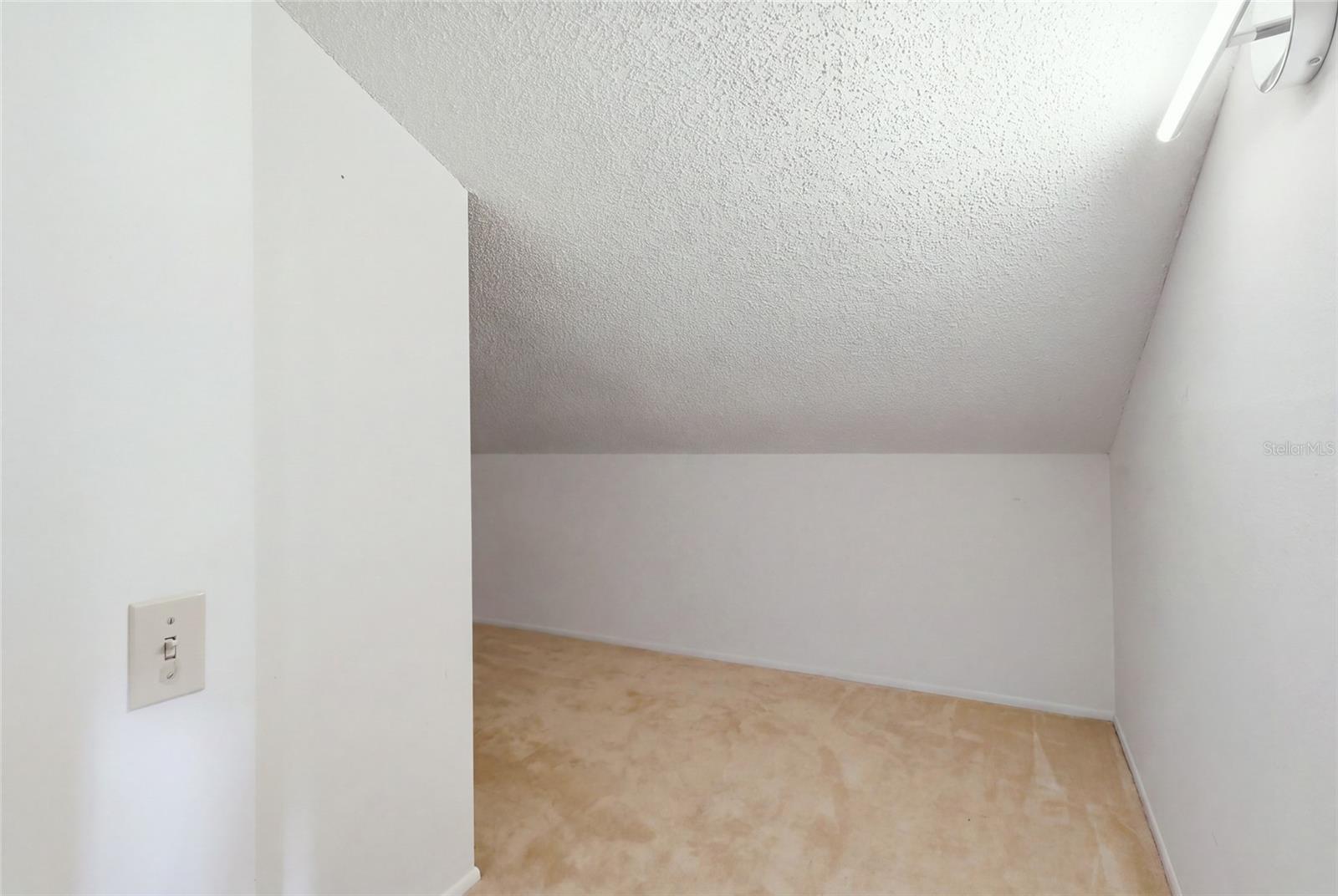 109 WOODLAND PL