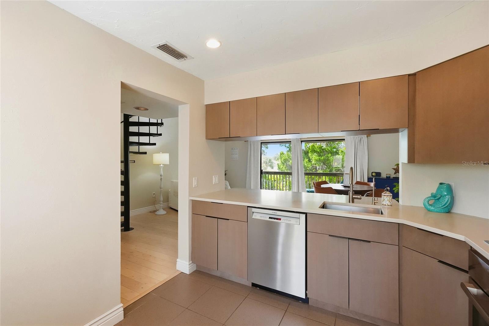 109 WOODLAND PL