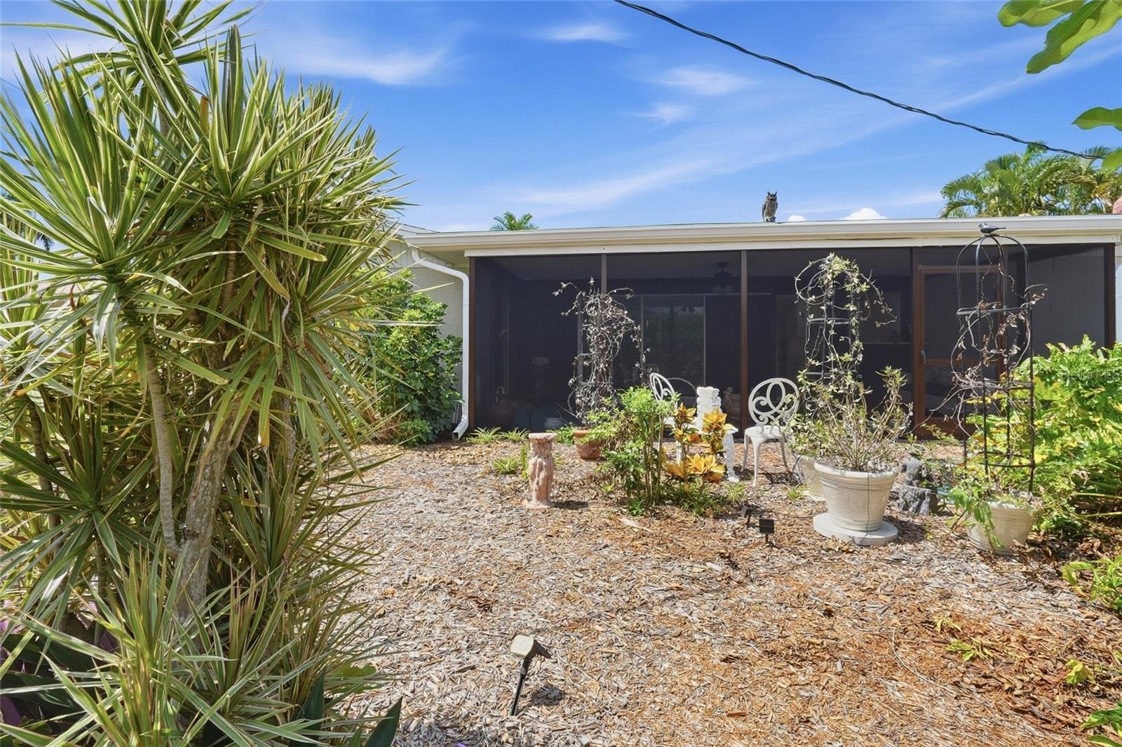 437 BEACH PARK BLVD