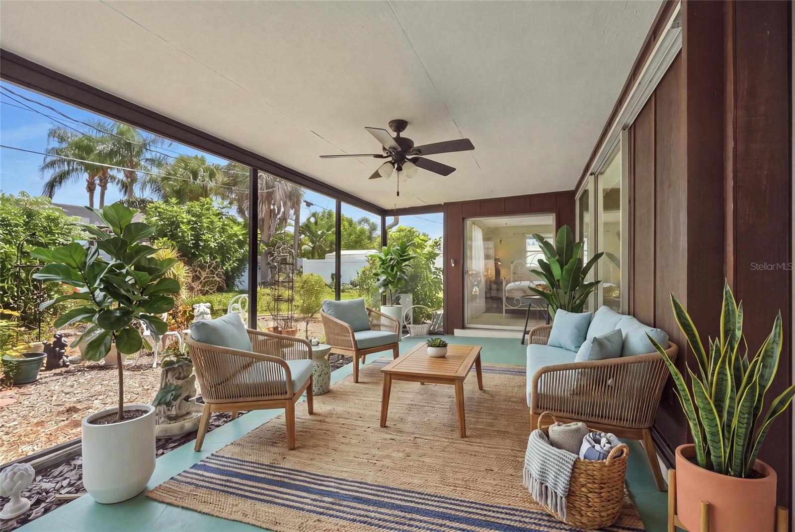 437 BEACH PARK BLVD