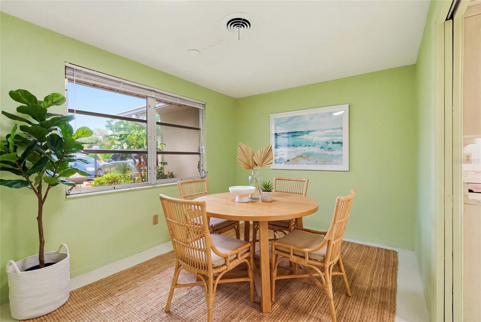 437 BEACH PARK BLVD