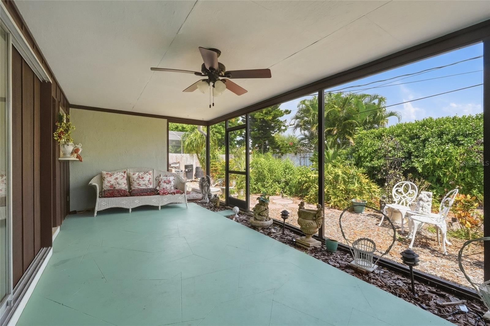 437 BEACH PARK BLVD