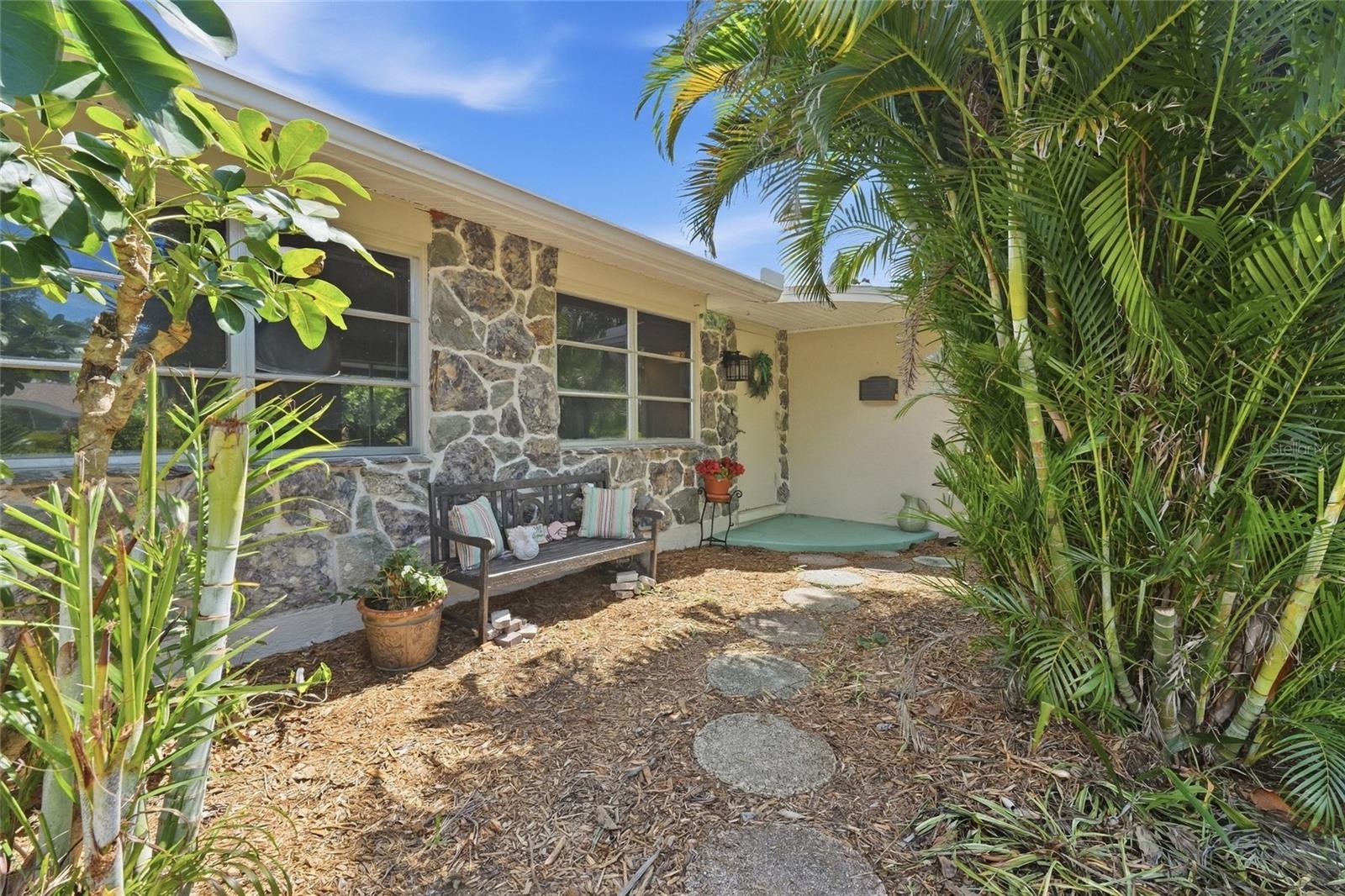 437 BEACH PARK BLVD