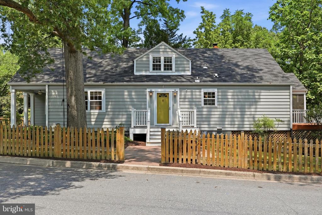 901 DAVIS AVENUE